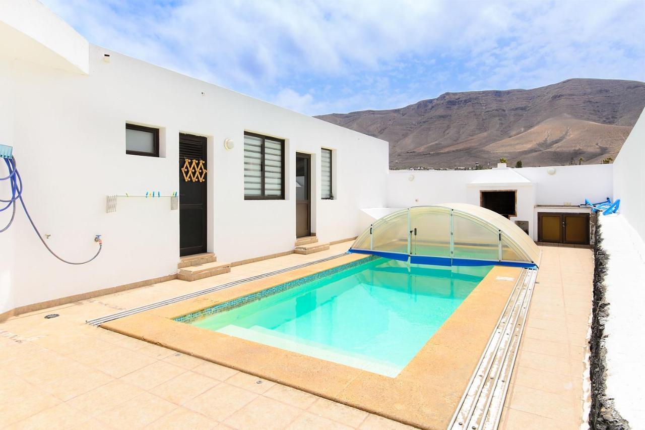 Famara Beach House Bagian luar foto