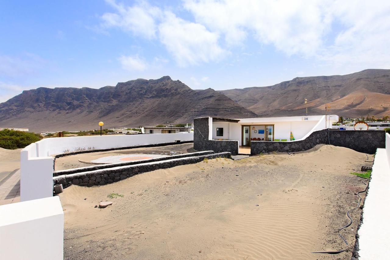 Famara Beach House Bagian luar foto